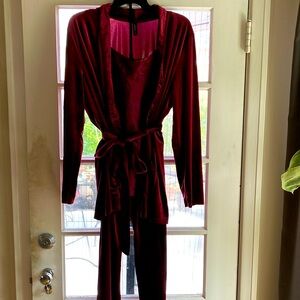 Women’s 3 piece comfort wear.